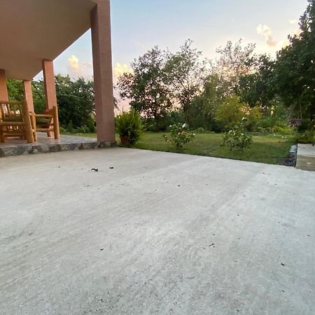 Orange Villa Гоніо Екстер'єр фото